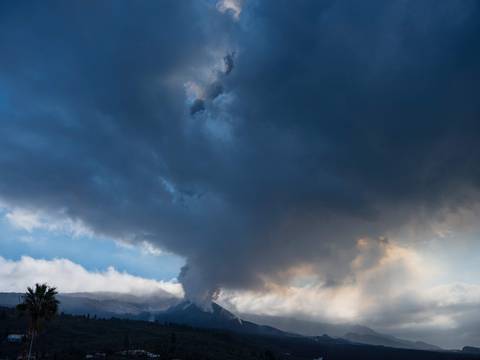 El volcán de La Palma, una de las erupciones más duraderas de España con 85 días expulsando lava