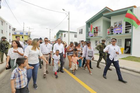 Presidente Daniel Noboa pide apoyo para la consulta popular y aprobación de la ley energética en inauguración de plan habitacional de Arenillas