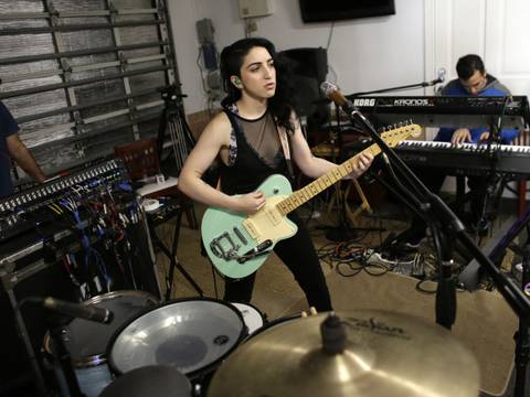 Emily Estefan se forja su  camino en la música