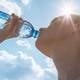 Los 10 grandes beneficios de beber agua para nuestro organismo