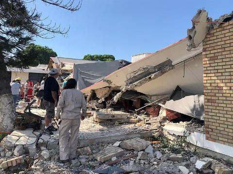 Descartan sismo como causa del colapso del techo de iglesia en México: bautizaban a 8 niños y una sobreviviente dijo “no puedo explicar cómo salimos”