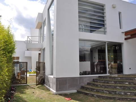 Nilsen Arias gastó al menos $ 600.000 en una casa en Quito con los sobornos de Petroecuador