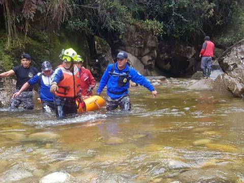Rescatan dos cuerpos en ríos de Azuay