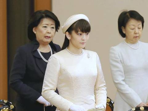 Princesa japonesa renuncia a su título imperial para casarse con un plebeyo