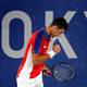 Novak Djokovic pasa su segunda noche retenido en Australia y espera decisión de las autoridades