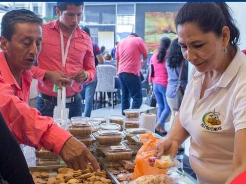 350 becas para emprendedores ecuatorianos ofrece programa apoyado por la Embajada de Estados Unidos