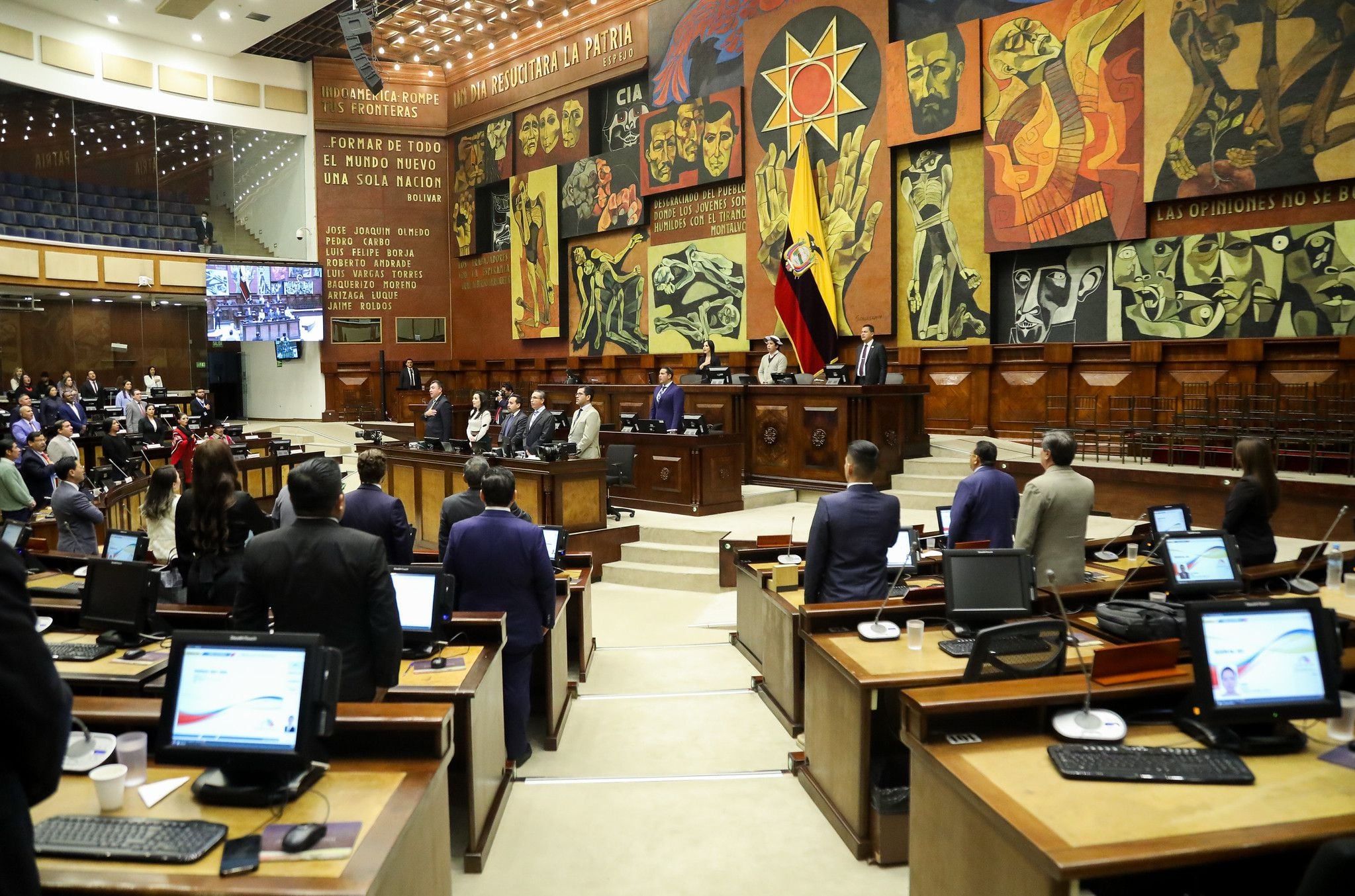Desclasificación de información sobre la presencia de albaneses en Ecuador salpica a algunos asambleístas y funcionarios públicos