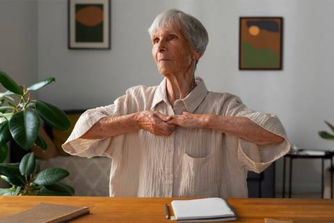 El sencillo ejercicio con las manos que ayuda a prevenir el Alzheimer