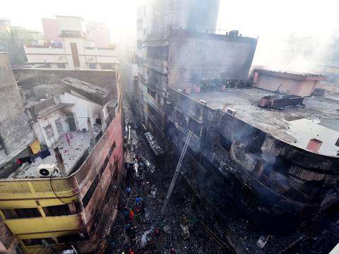 Más de 50 víctimas por incendio en Bangladesh
