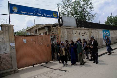 Talibanes entregan cuerpos de las víctimas tras atentados de Kabul