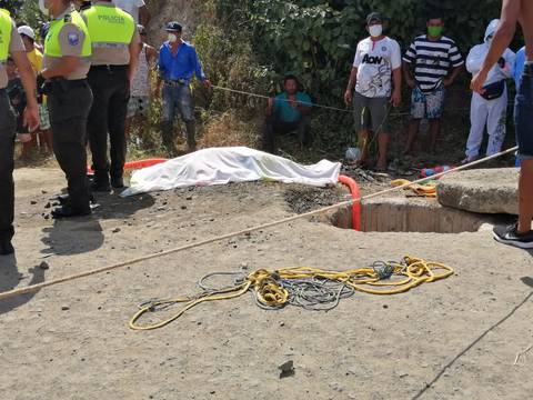 Dos hombres fallecieron asfixiados al inhalar gases tóxicos dentro de un pozo séptico en parroquia de Manabí