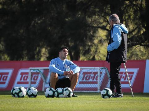 No hay ‘memoria’ en el fútbol uruguayo, la defensa de Luis Suárez y José María Giménez al trabajo del DT Óscar Washington Tabárez