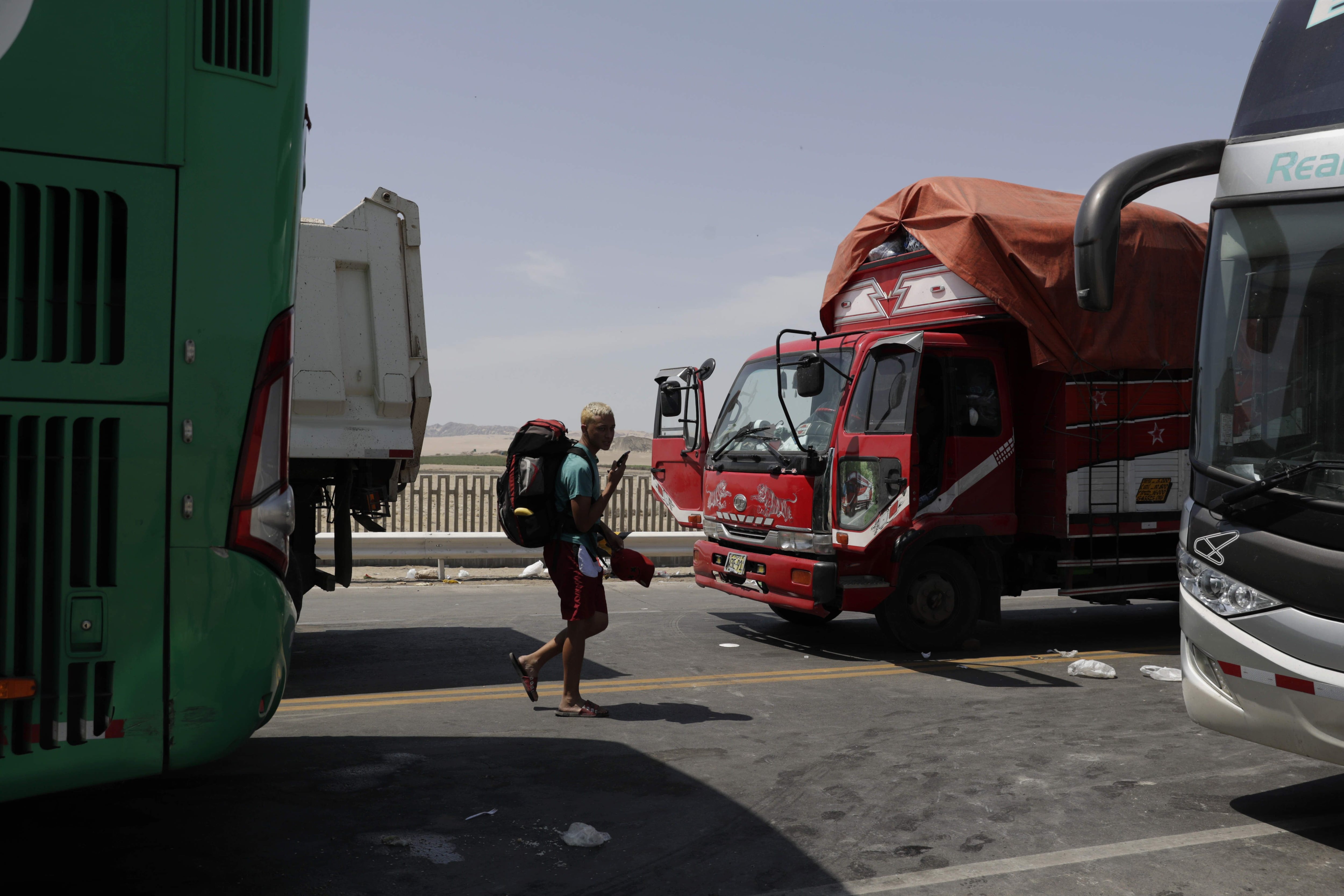 En Perú, el paro de transporte tuvo mínimos bloqueos de carreteras