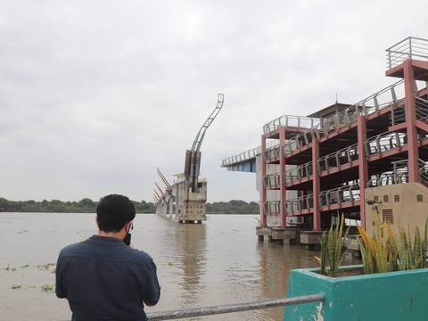 ‘Los puentes que van a la isla Santay tienen encerrado al río Guayas y ya no dan seguridad’