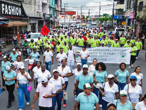 Una mejor seguridad social y alternativas de reactivación plantean trabajadores y comerciantes de Santo Domingo en marcha