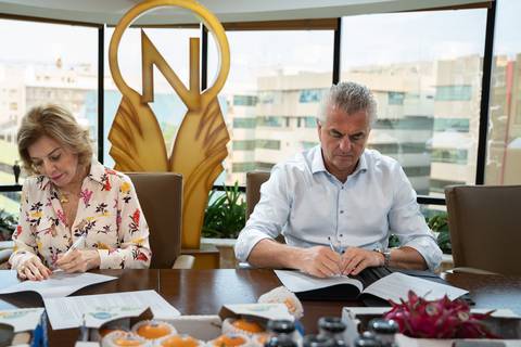 Nobis firma acuerdo con empresa mundial de alimentos para abrir mercados en Europa para frutas exóticas y no tradicionales