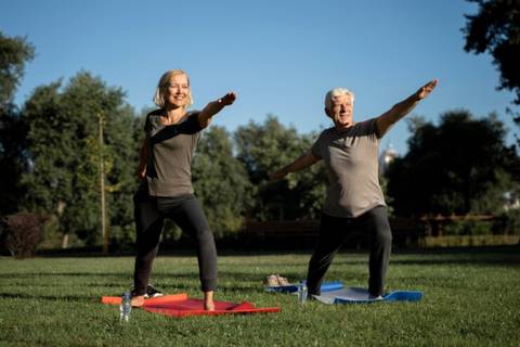 “Plancha de oso”: el ejercicio para mayores de 50 años que tonifica tu cuerpo y fortalece tus brazos