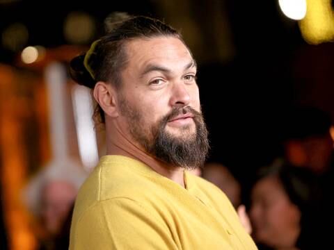 Jason Momoa está ‘sin casa, pero no sin hogar’, y vive en un tráiler desde su divorcio