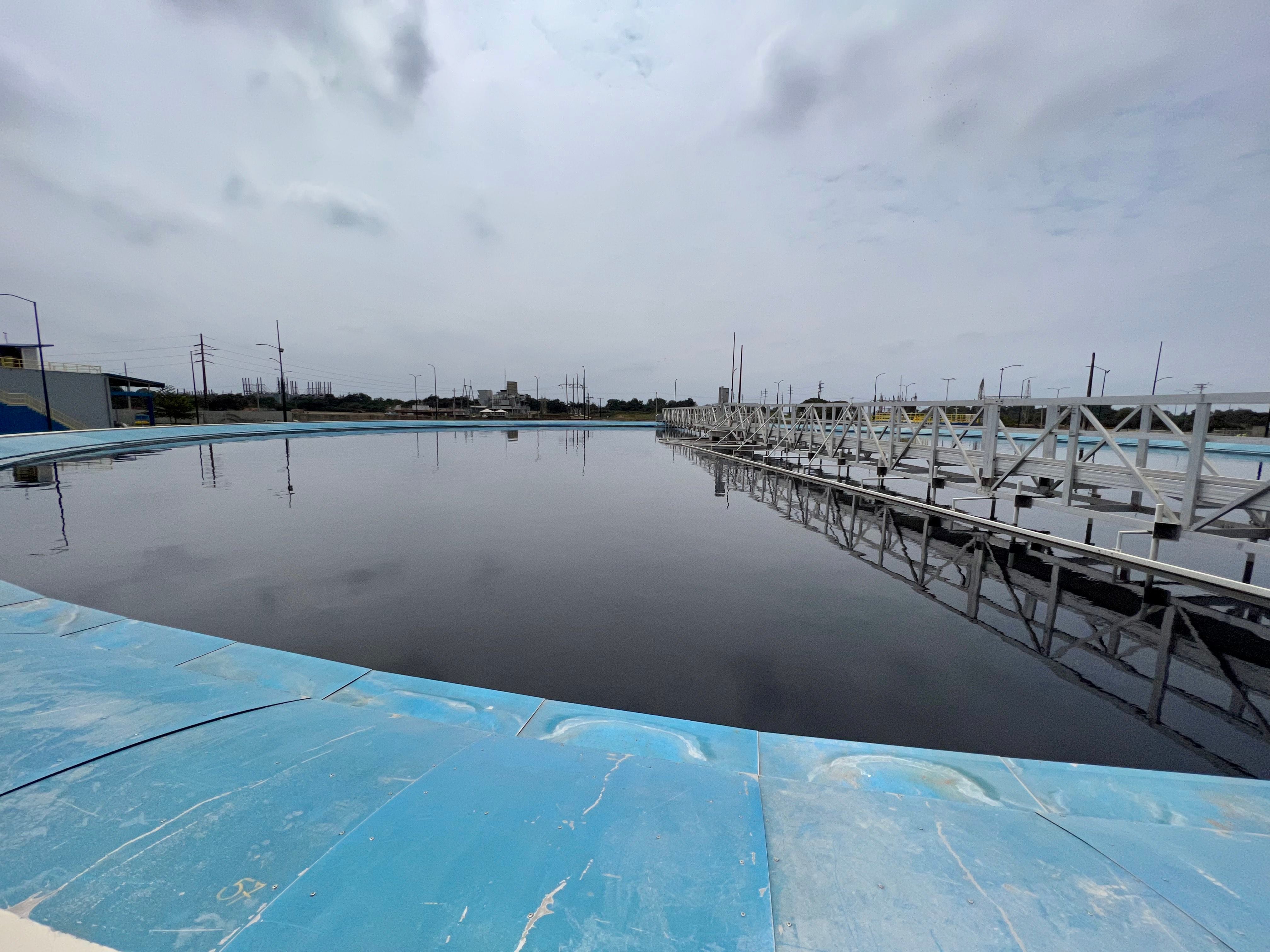 De aguas servidas a agua ‘tratada y limpia’ que desemboca en el río Guayas. Estos son los siete procesos que pasa el agua en la nueva planta de tratamiento Las Esclusas