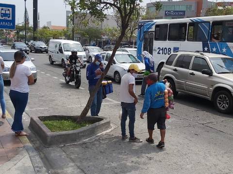 Sacapintas hieren de bala a hombre que acababa de salir de un banco en la Alborada, norte de Guayaquil