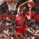 Se filtra video de Michael Jordan ‘humillando’ a adolescentes en un partido de baloncesto callejero
