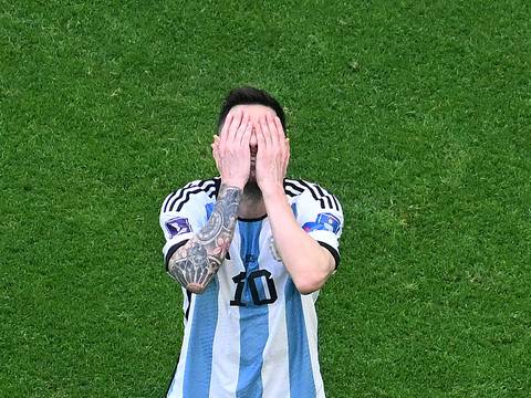 En 1990 Diego Maradona vivió la misma decepción que Lionel Messi en Qatar 2022: El tropezón de Argentina ante Arabia Saudita es la segunda de la albiceleste en la historia del Mundial de la FIFA 