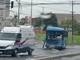 Choque de un bus y un taxi se registró en un carril de la Ecovía, en el centro norte de Quito