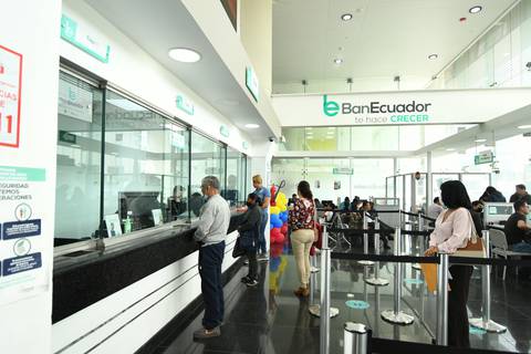 BanEcuador extiende su horario de atención para agilizar el pago del bono