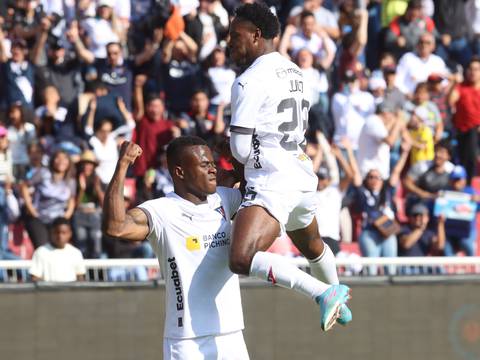 Liga de Quito gana la Copa de Campeones con goleada 3-0 a Deportivo Cuenca