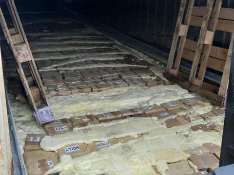 Guayaquil: Hallan media tonelada de droga camuflada debajo de piso falso en el interior de un contenedor
