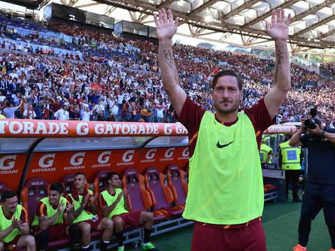 [VIDEO] La &#039;venganza&#039; de Totti en un partido de exhibición