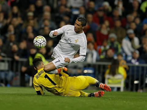 Real Madrid goleó 4-0 al Sevilla con la ayuda del tridente BBC