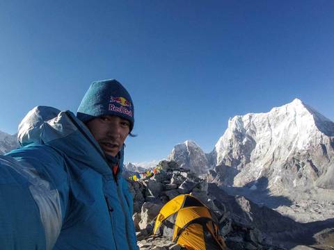 Conquistan por primera vez uno de los picos más altos del Himalaya