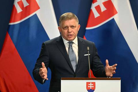 Primer ministro de Eslovaquia puede hablar, pero aún está crítico