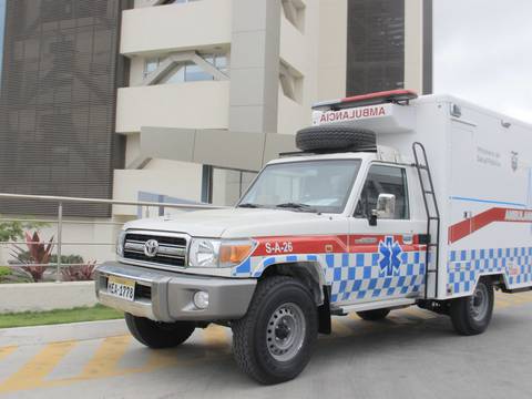 MSP entrega diez nuevas ambulancias en ocho provincias