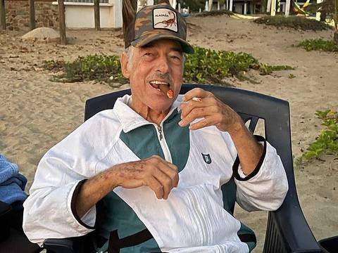 “Piénsenlo, porque a los 82 años me acaba de dar cirrosis hepática”: este es el mensaje que Andrés García deja a los jóvenes antes de su muerte en el que no recomienda las bebidas alcohólicas