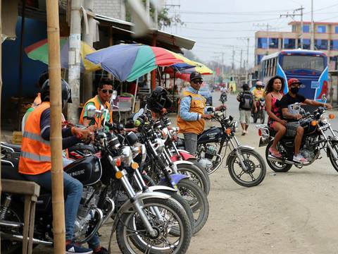Los mototaxistas, vistos como alivio para moverse en barrios del noroeste de Guayaquil