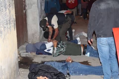 Nueve personas que pretendían asaltar clínica privada y gasolinera fueron detenidas en Latacunga