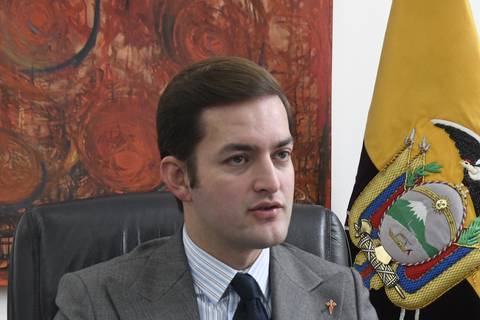 Muchos legisladores se separan de las bancadas porque no ven posibilidades electorales, afirma el viceministro Esteban Torres