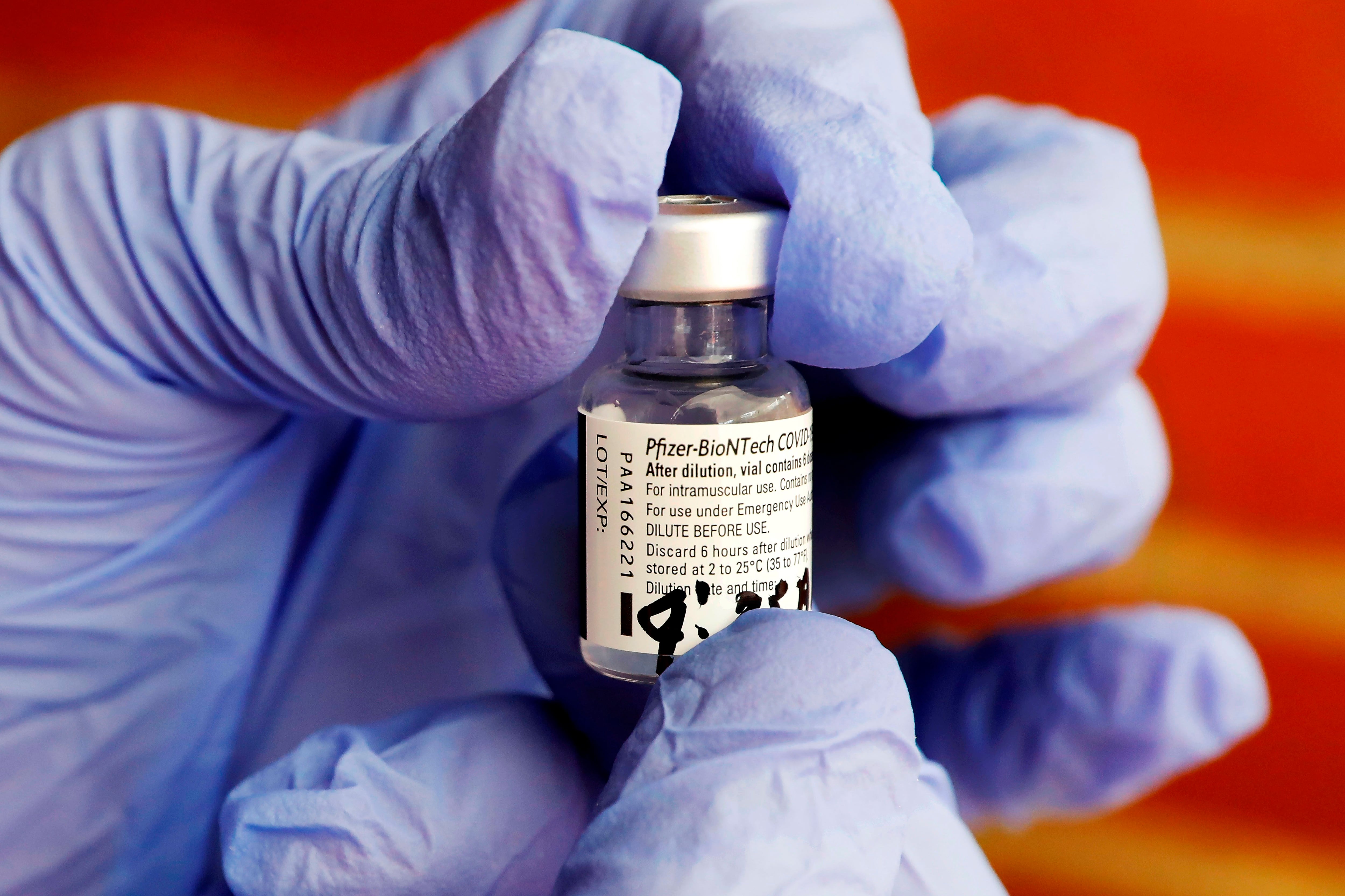 Estados Unidos autoriza uso de emergencia de la vacuna contra el COVID-19 de Pfizer-BioNTech en adolescentes