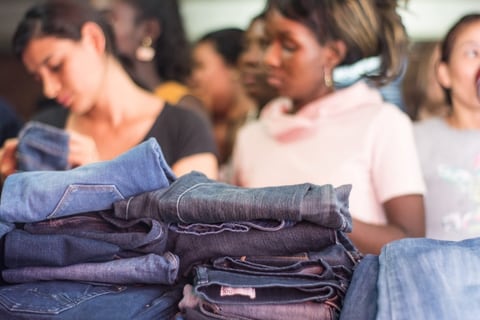 Vuelve la campaña de American Eagle, Dona Tu Jean, en Quito, Guayaquil y Cuenca