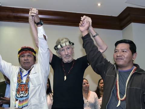 Roger Waters dice que Chevron debe pagar indemnización a indígenas en Ecuador