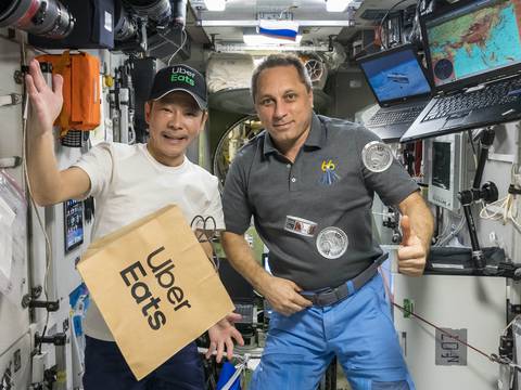 Uber Eats completó la primera entrega de comida en el espacio exterior