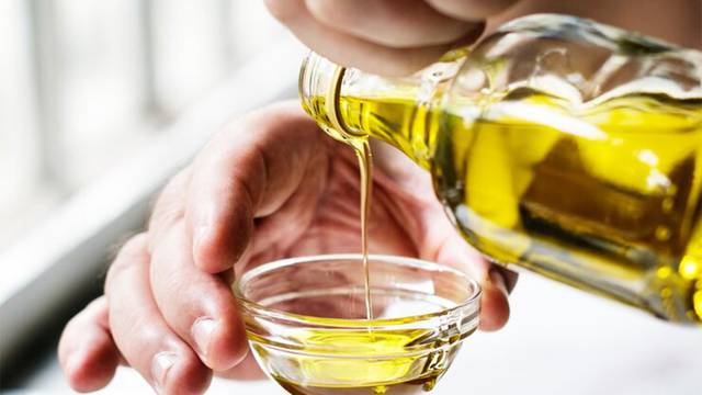 Esta es la cantidad exacta de aceite de oliva que debes consumir a diario para reducir el riesgo de morir por demencia