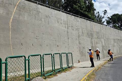 Comenzó el mantenimiento de la infraestructura vial en Miraflores, en el centro de Quito