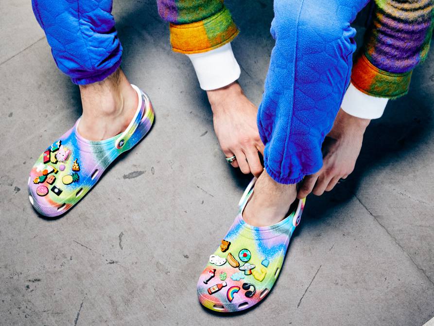 Crocs renueva su estilo con diseños primaverales y juveniles, y botas para  la lluvia, ¿cuál es el secreto de la espuma de estos zapatos? | Moda | La  Revista | El Universo