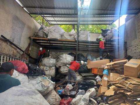 En 17 recicladoras del centro de Guayaquil se acopiaban y comercializaban medidores de agua y otros bienes públicos