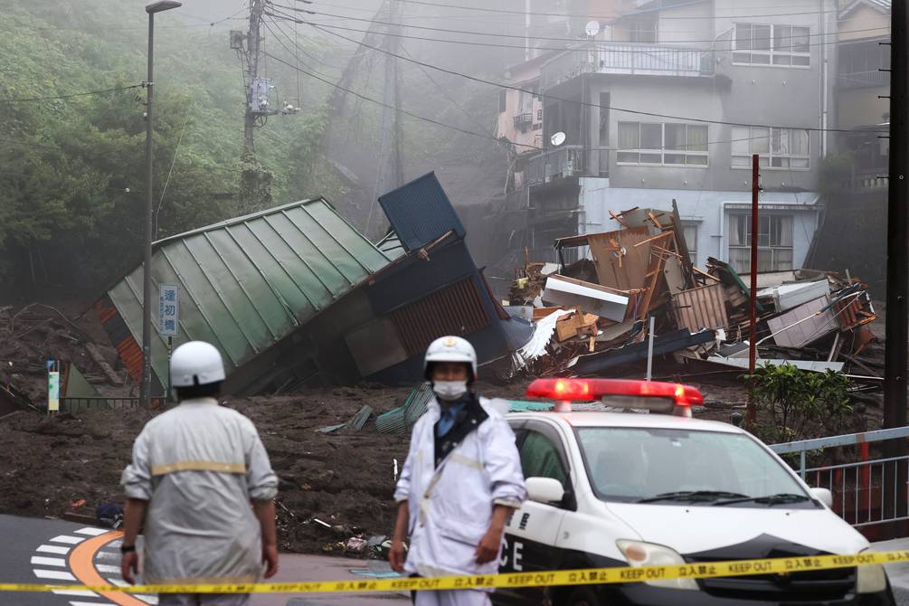 Dos muertos y veinte desaparecidos en Japón por deslizamiento de tierra  tras fuertes lluvias | Internacional | Noticias | El Universo