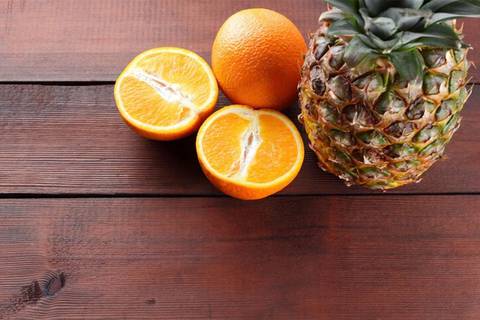 Los beneficios del jugo de piña con naranja para desintoxicar, mejorar la digestión y bajar de peso