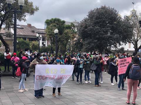 La derogatoria de las exigencias del MIES para la firma de convenios con esa entidad piden las organizaciones de ayuda social en plantón en Quito